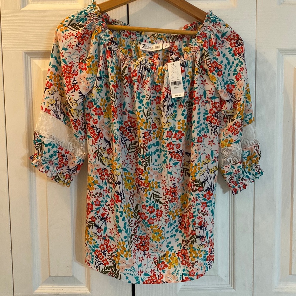 Scoop neck off the shoulder floral dress shirt